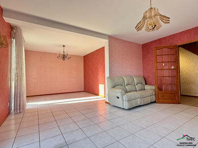 Maison - 93 m² - 5 pièces