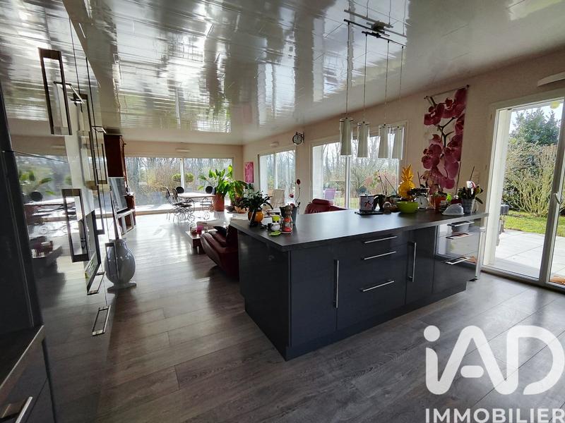 Maison - 222 m² - 9 pièces