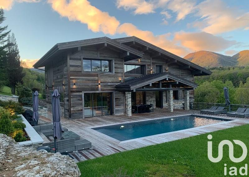 Châlet - 219 m² - 7 pièces