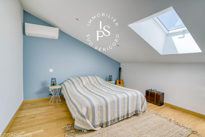 Maison - 229 m² - 7 pièces