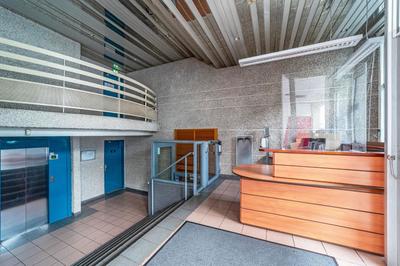 Bureau - 1 636 m²
