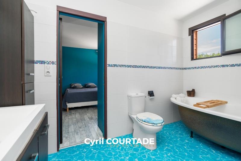 Maison - 222 m² - 7 pièces