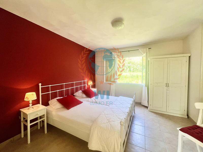 Maison - 210 m² - 6 pièces