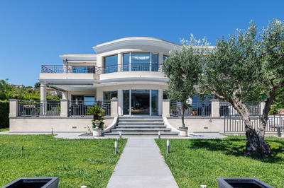 Maison - 350 m² - 7 pièces