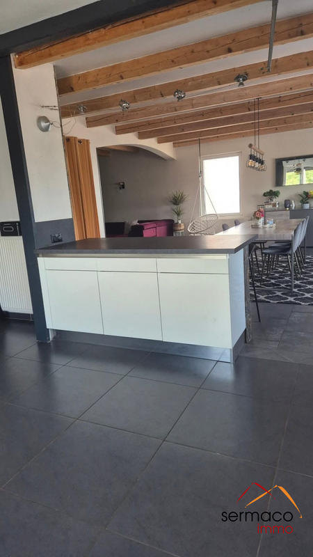 Maison - 330 m² - 7 pièces