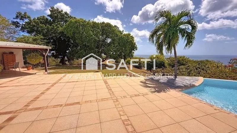 Maison - 221 m² - 7 pièces