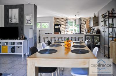 Maison - 200 m² - 9 pièces