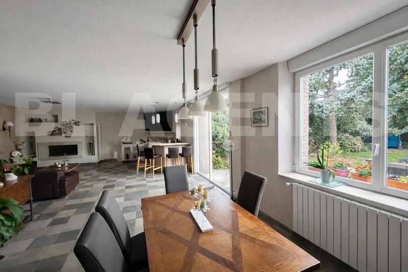 Maison - 240 m² - 8 pièces