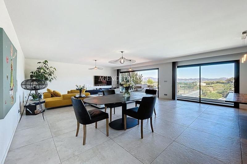 Maison traditionnelle - 280 m² - 6 pièces