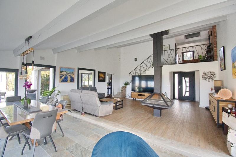 Propriété - 263 m² - 7 pièces