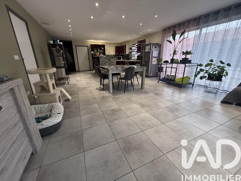 Maison - 220 m² - 8 pièces