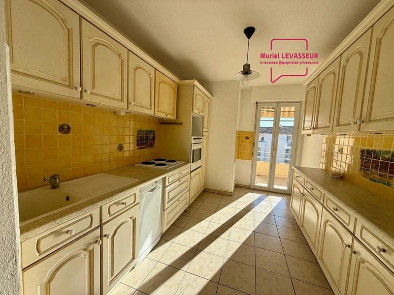 Appartement - 90 m² - 4 pièces