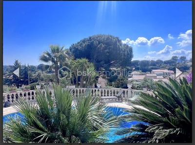 Maison traditionnelle - 99 m² - 4 pièces