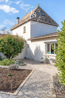 Maison - 212 m² - 8 pièces