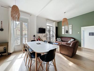 Appartement - 65 m² - 5 pièces