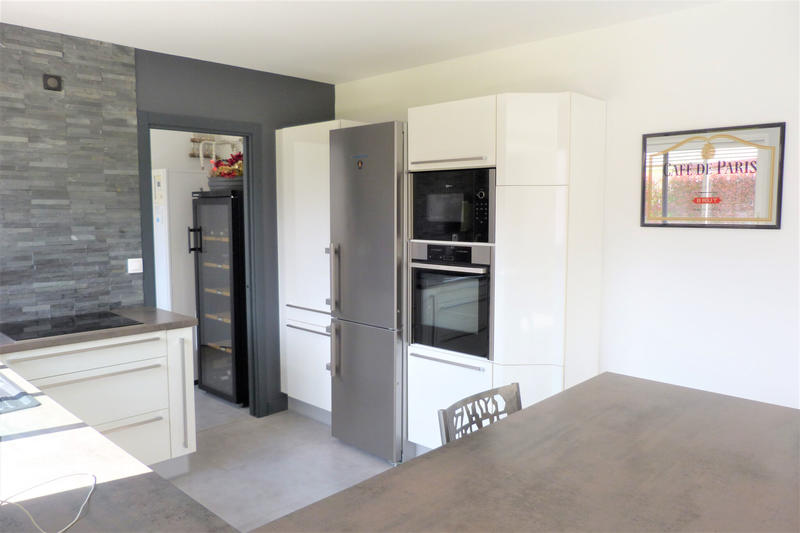 Maison - 201 m² - 9 pièces