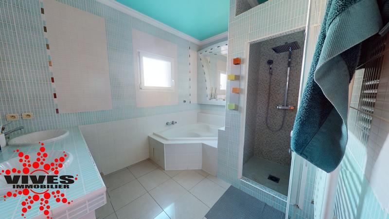 Maison - 210 m² - 8 pièces