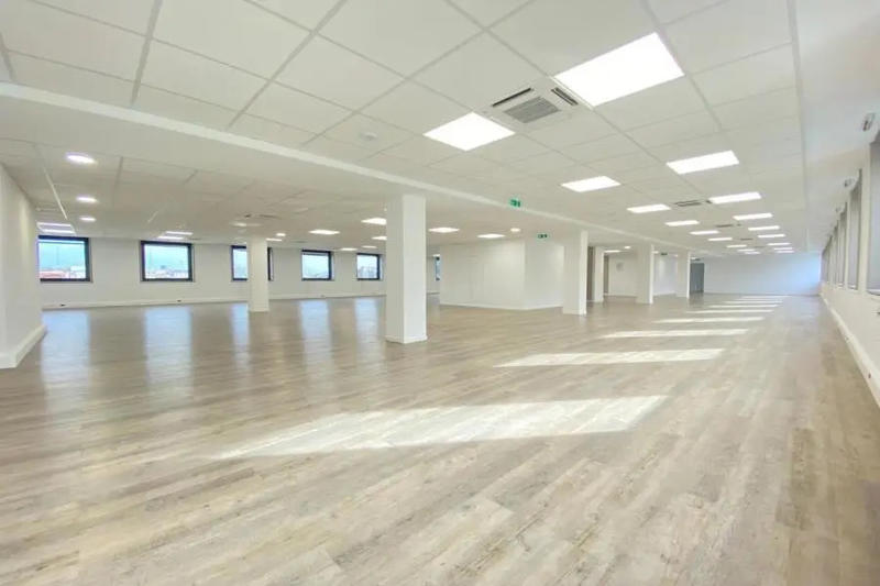 Bureau - 560 m²