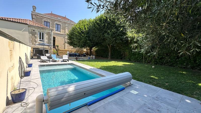 Maison bourgeoise - 240 m² - 8 pièces