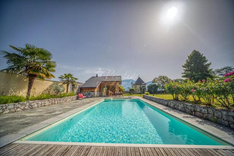 Maison - 488 m² - 20 pièces