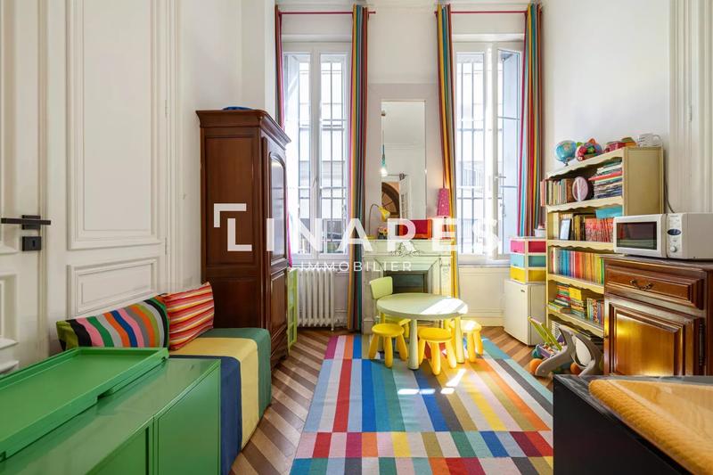 Appartement - 211 m² - 5 pièces