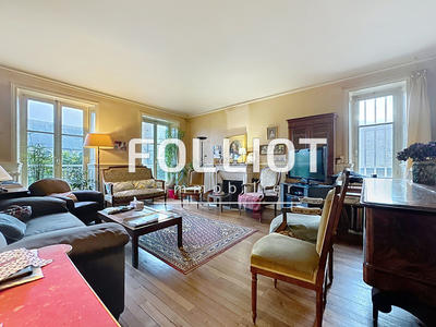 Maison - 235 m² - 12 pièces