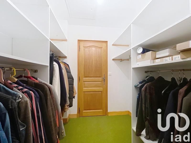 Maison - 239 m² - 10 pièces