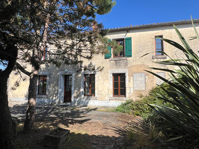 Maison - 310 m² - 12 pièces