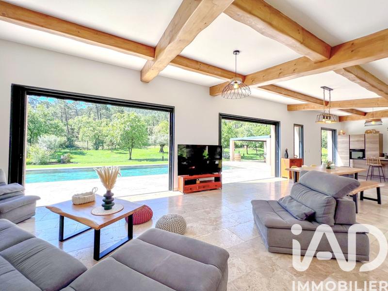 Maison - 290 m² - 8 pièces