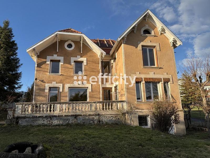 Maison - 270 m² - 11 pièces