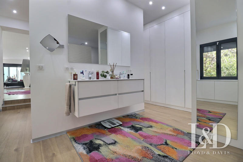 Maison - 433 m² - 12 pièces