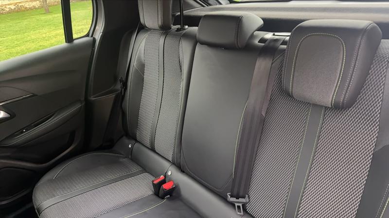 Peugeot 208 1.2 Puretech 100 Gt - 5 places Entretien constructeur