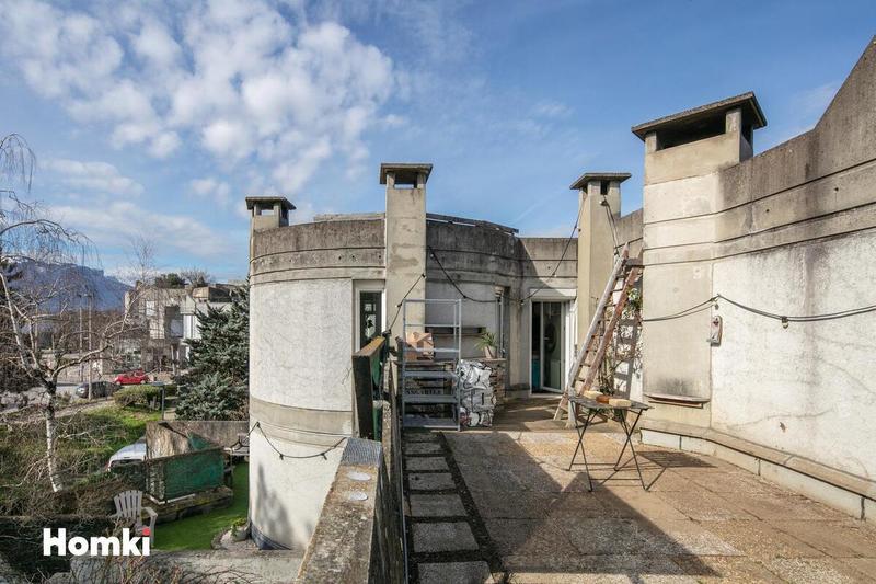 Studio - 99 m² - 4 pièces