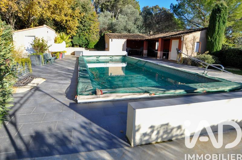 Maison - 215 m² - 8 pièces