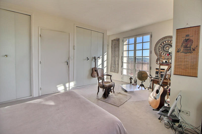 Maison - 303 m² - 8 pièces