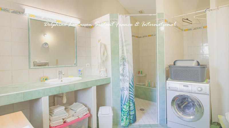 Maison - 435 m² - 13 pièces