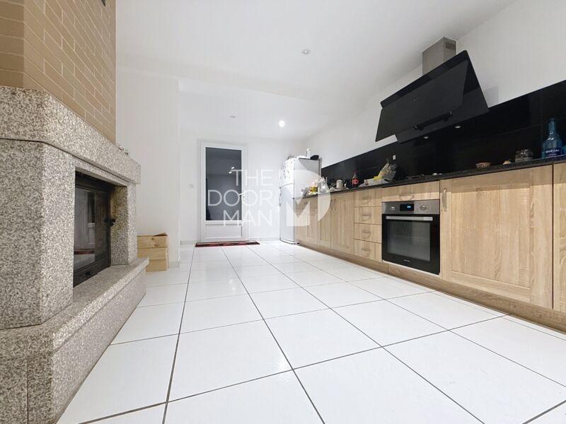 Demeure - 249 m² - 12 pièces