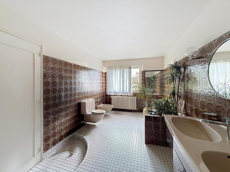 Maison - 253 m² - 7 pièces