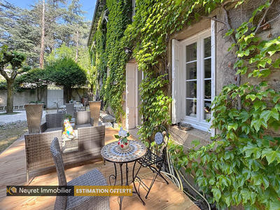 Maison - 300 m² - 10 pièces