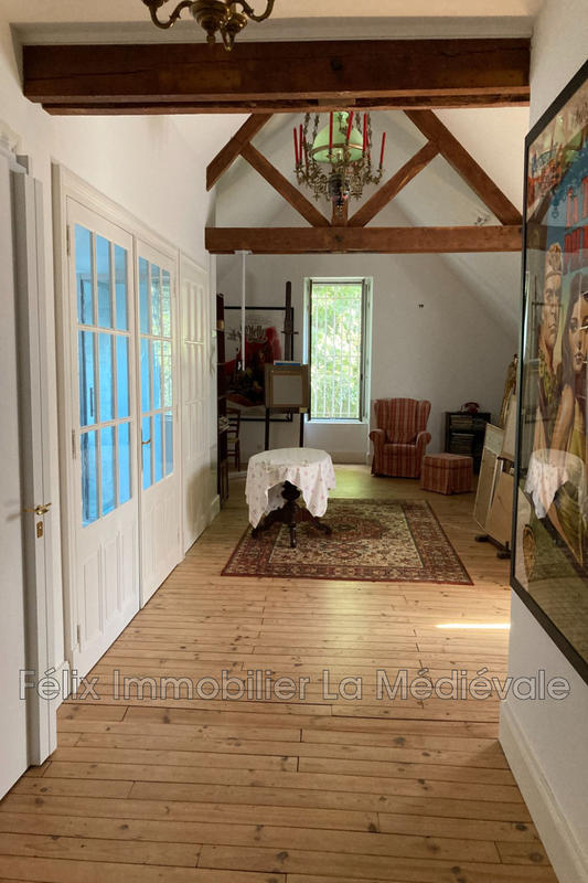 Maison - 240 m² - 6 pièces