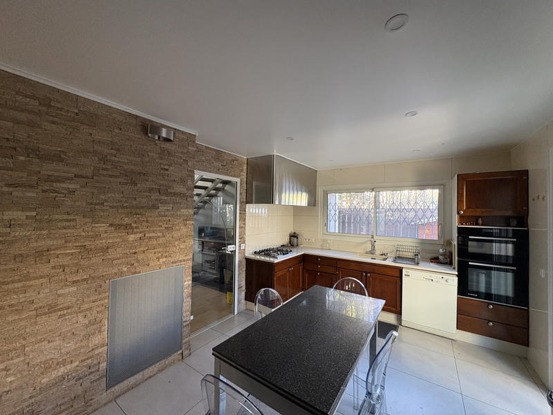 Maison - 205 m² - 6 pièces