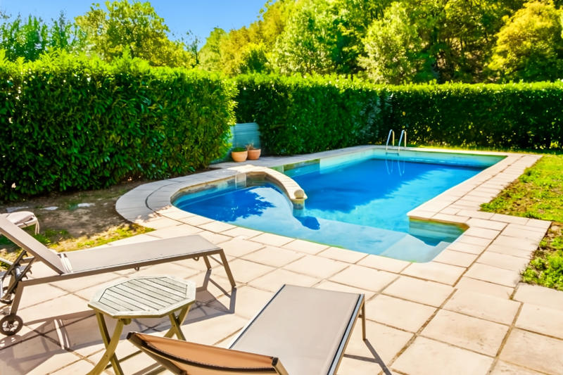 Propriété - 678 m² - 9 pièces