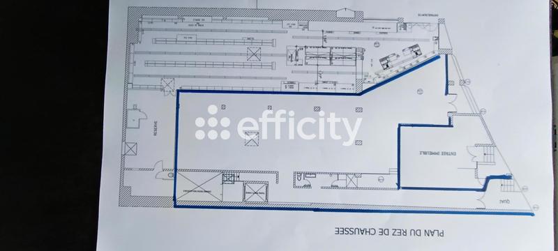 Local commercial - 675 m²