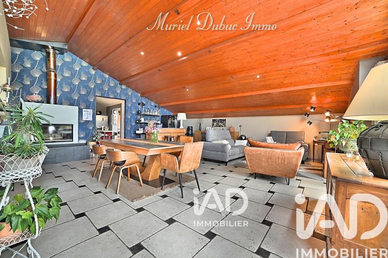 Maison - 239 m² - 8 pièces