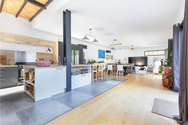 Maison - 265 m² - 6 pièces