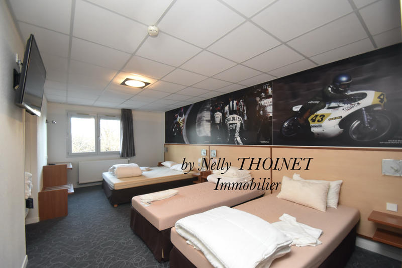 Local commercial - 1 500 m²