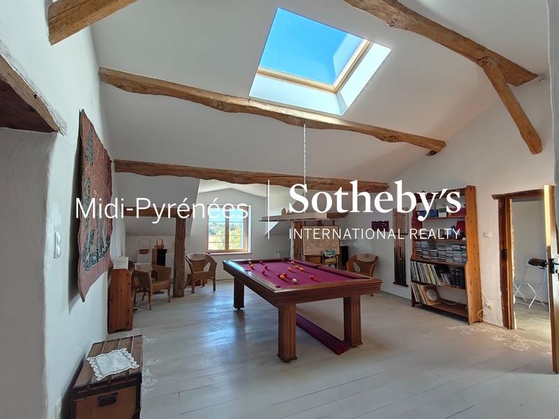 Maison - 585 m² - 18 pièces