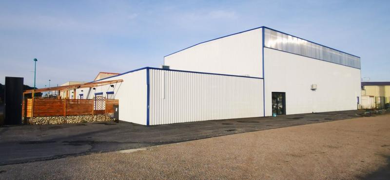 Local d'activité / Entrepôt - 1 790 m² - 10 pièces