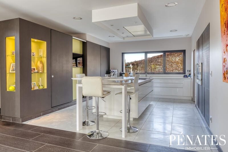 Villa - 338 m² - 8 pièces