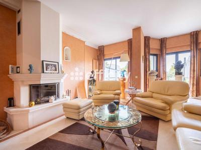 Pavillon - 327 m² - 6 pièces